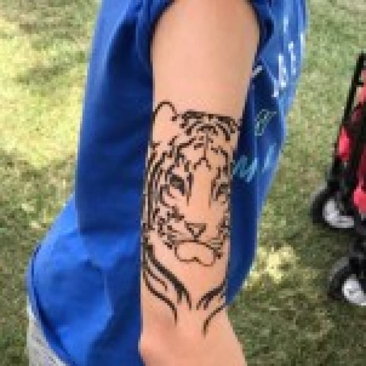 Henna Tattoo artist additional photo